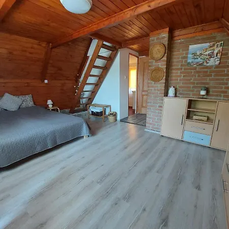 Laurin Vendeghaz Apartment